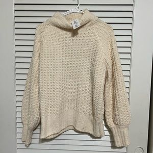 Sweater, oversized. NEW. Medium